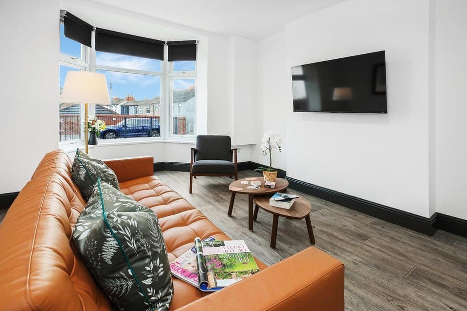 TV and multimedia, Living room, Seating area, Evening entertainment