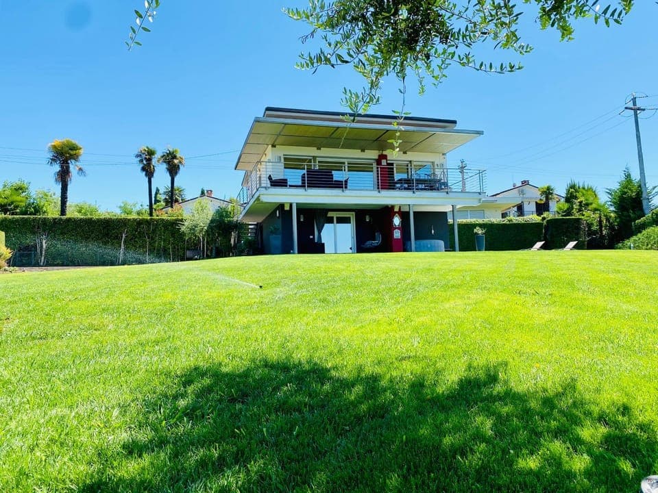 Property building, Day, Garden, Garden view