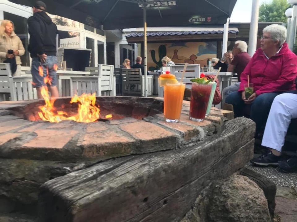 Restaurant/places to eat, Lounge or bar