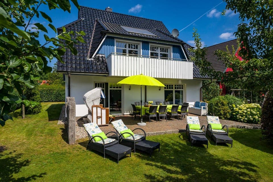 Property building, Children play ground, Garden, Balcony/Terrace, Beach, Garden view, Family, Facility for disabled guests, internet, sunbed