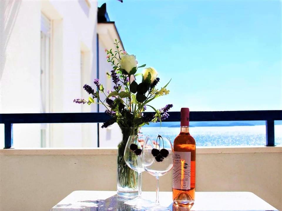 Food and drinks, Sea view