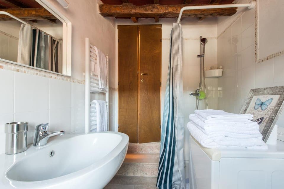 Shower, Bathroom, towels