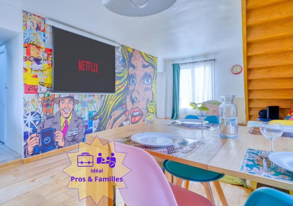 Seating area, Entertainment, Meals, Dinner, Family, locker