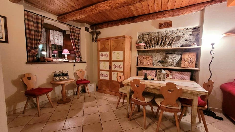 Living room, Dining area