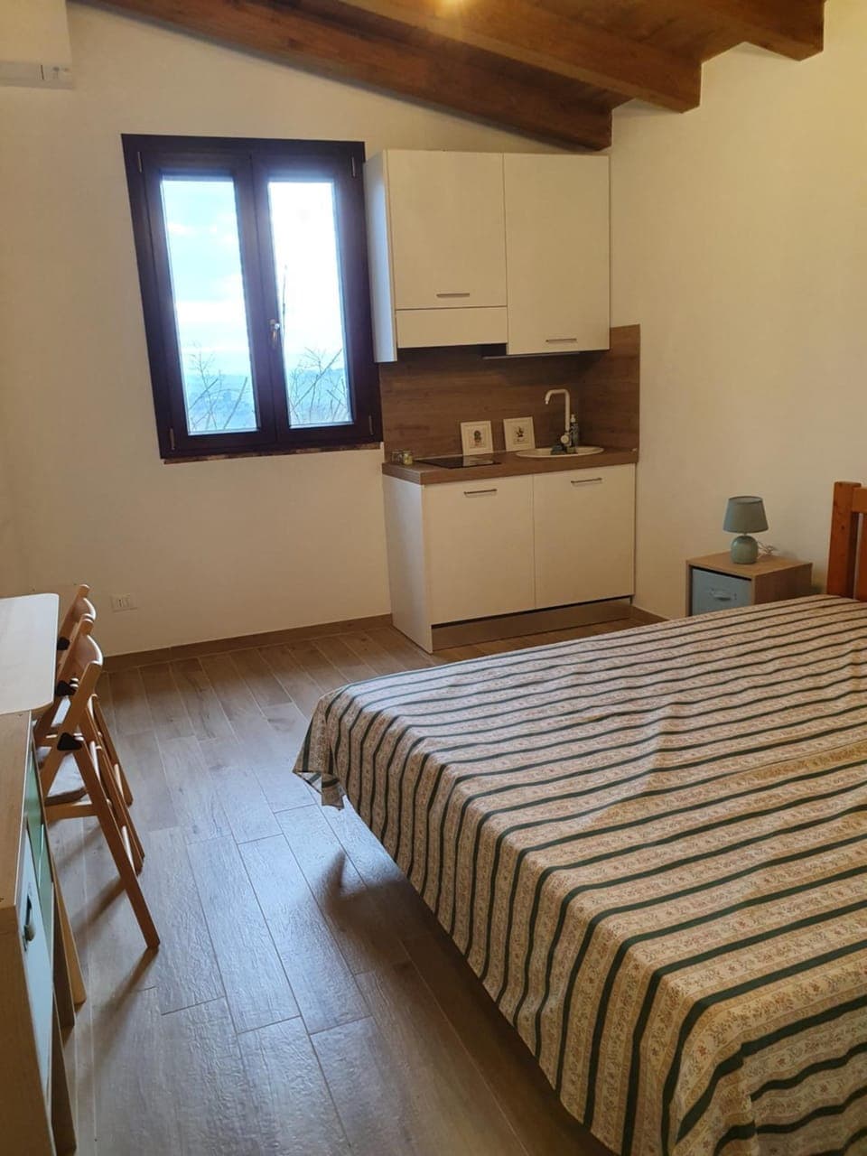 Photo of the whole room, Dining area