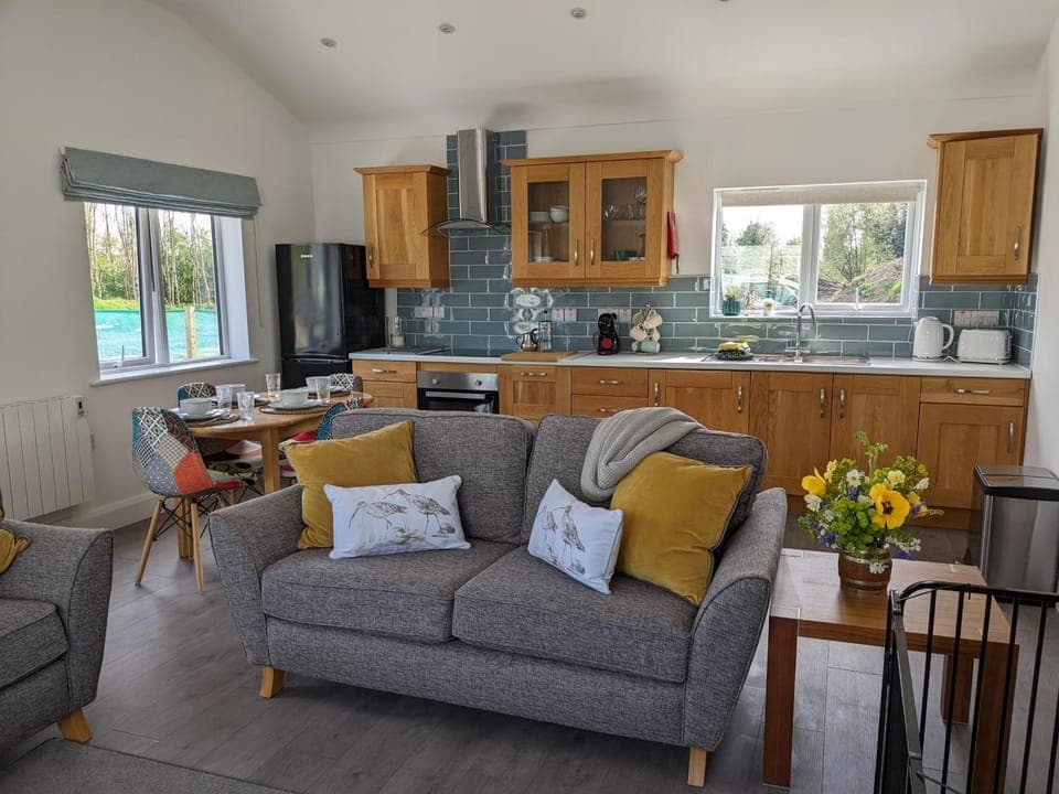 Kitchen or kitchenette, Living room, Seating area, Dining area, pet friendly, stove