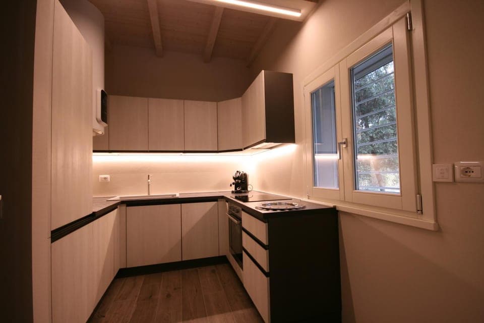 Kitchen or kitchenette, pet friendly, stove