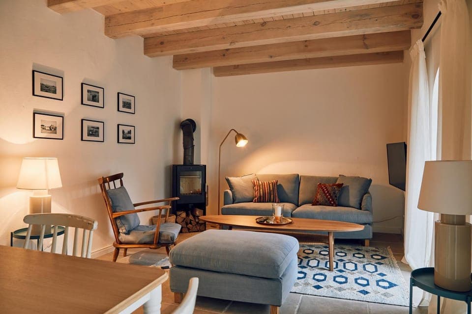 Seating area, flat iron