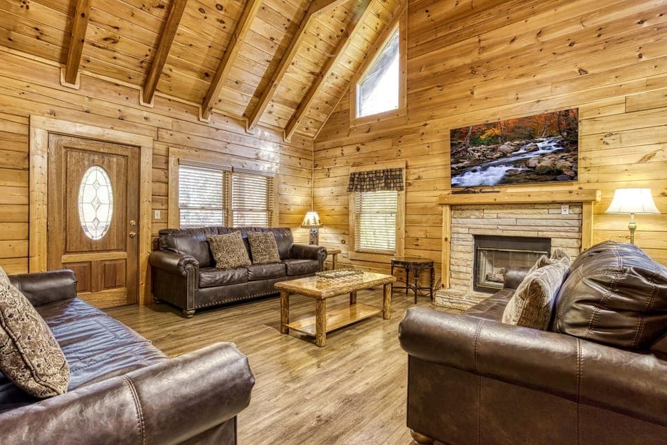 ER298- Renewed Spirit Great location- Close to town cabin Cabin in Pigeon Forge