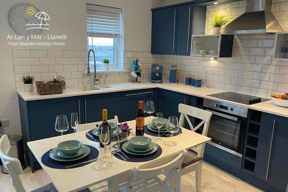 Kitchen or kitchenette, Seating area