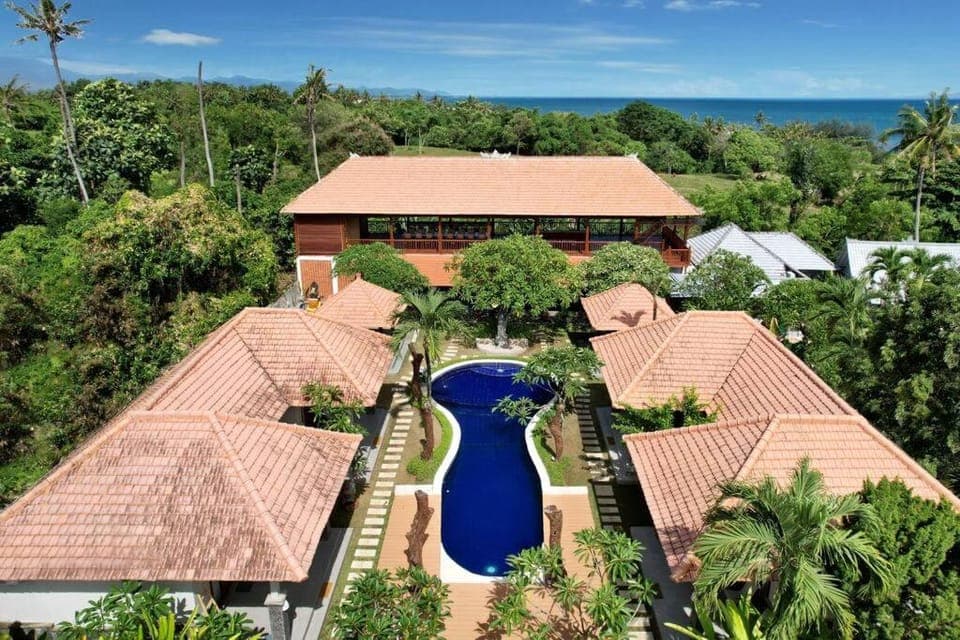 Property building, Spring, Natural landscape, Garden, Garden view, Sea view, Swimming pool, sunbed