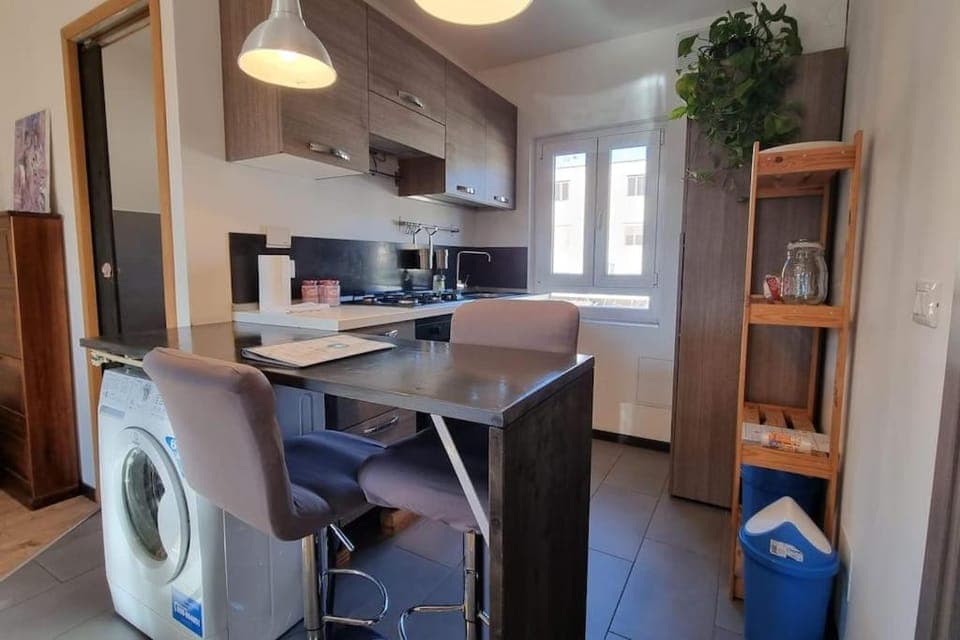 Kitchen or kitchenette, Seating area, Dining area, pet friendly, washing machine