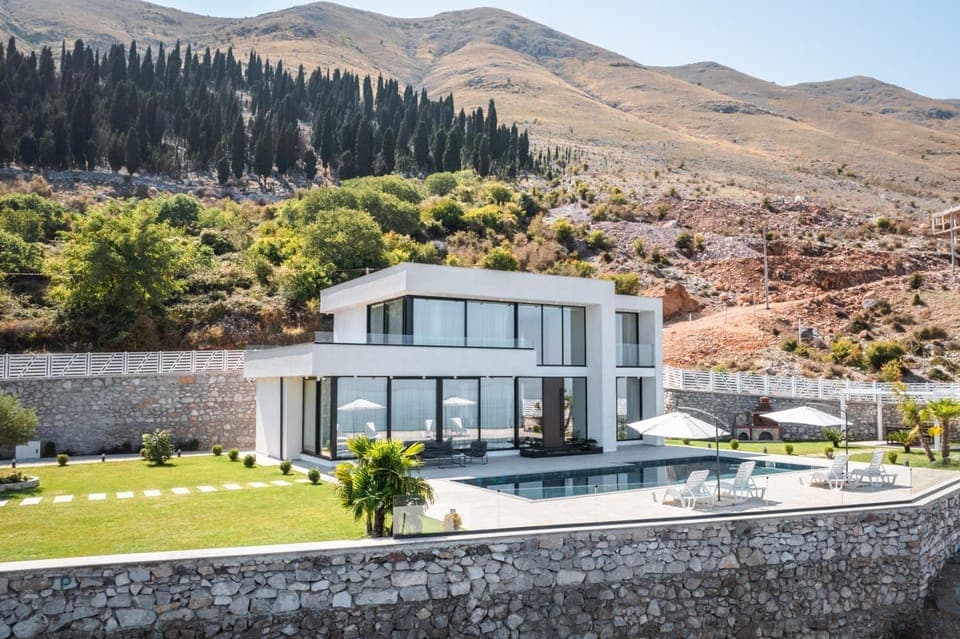 Property building, Natural landscape, Mountain view, Pool view, Swimming pool