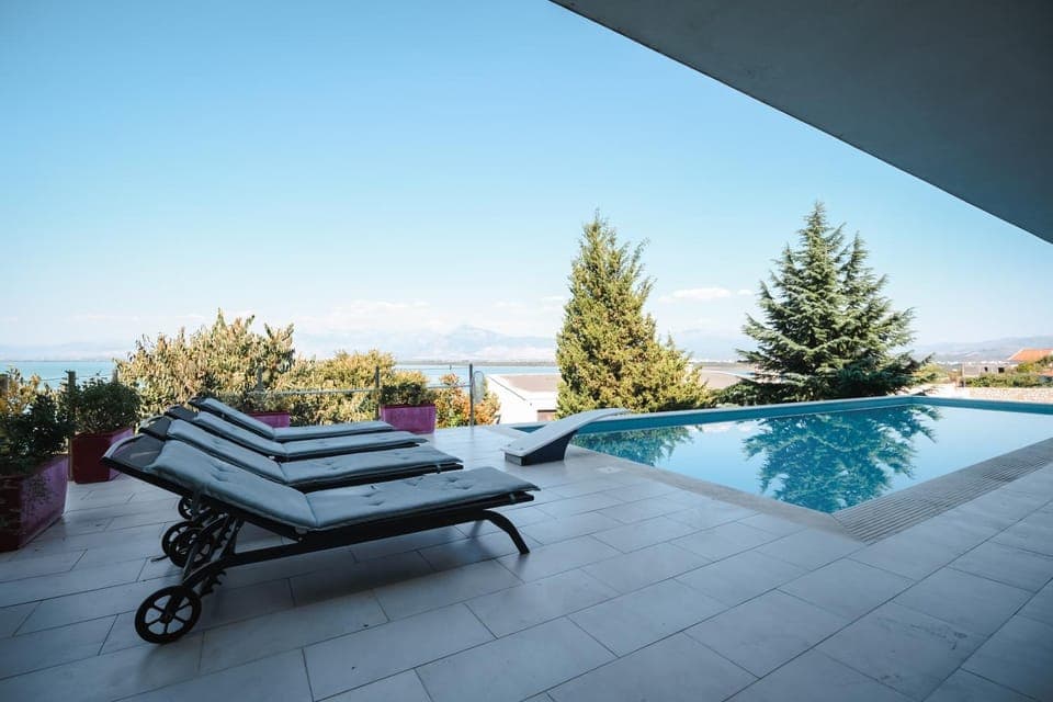 Swimming pool, sunbed