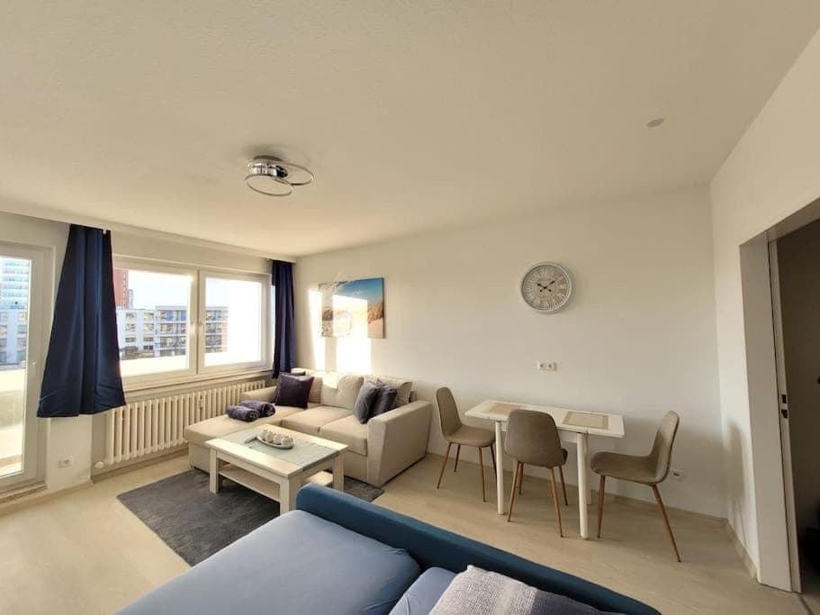 Photo of the whole room, Seating area