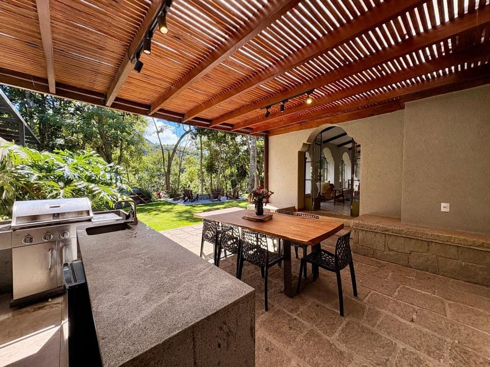 BBQ facilities, Dining area, Garden view