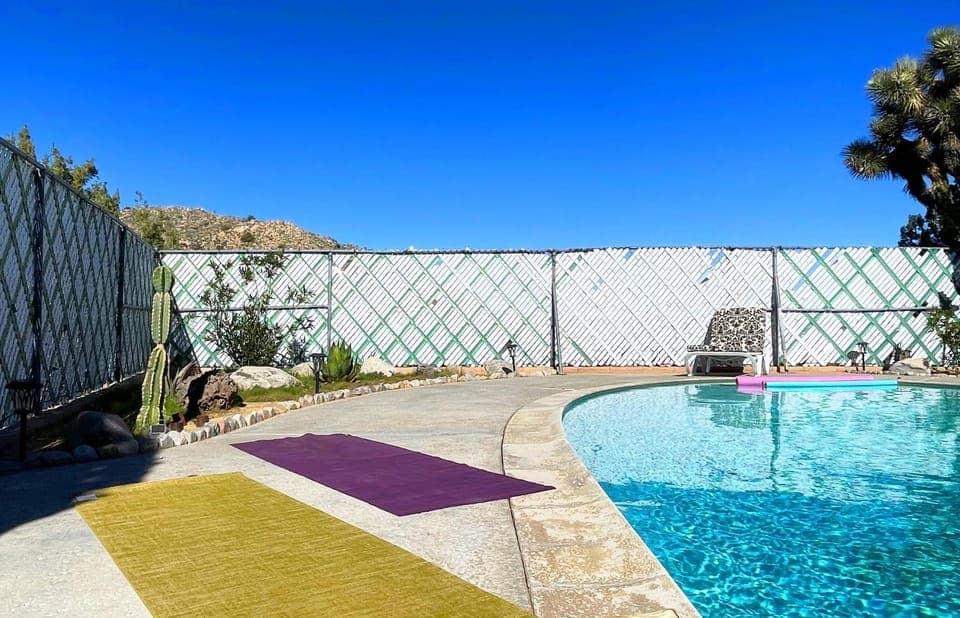 Pool view, Swimming pool, sunbed