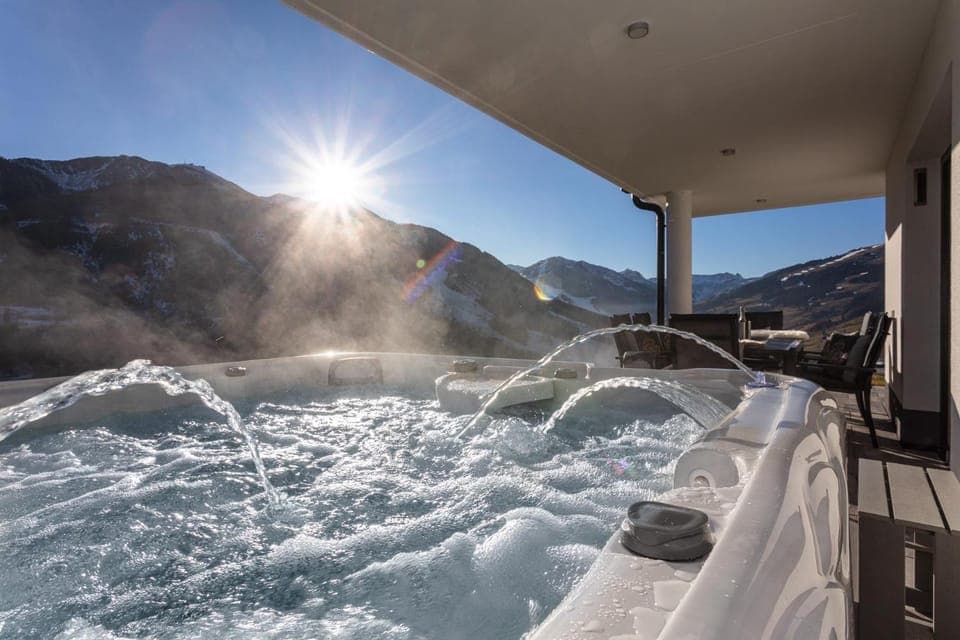 Hot Tub, Swimming pool