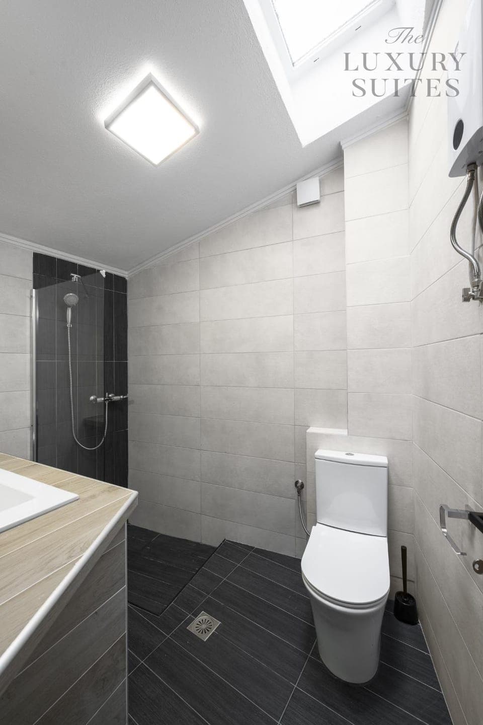 Shower, Toilet, Property building, Bathroom