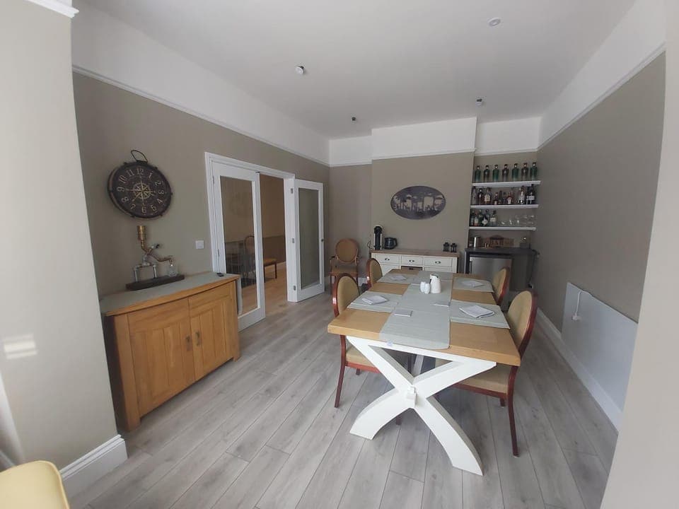 Dining area, Breakfast