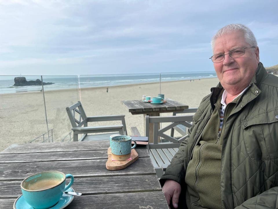 Nearby landmark, Restaurant/places to eat, People, Natural landscape, Beach, Sea view, group of guests