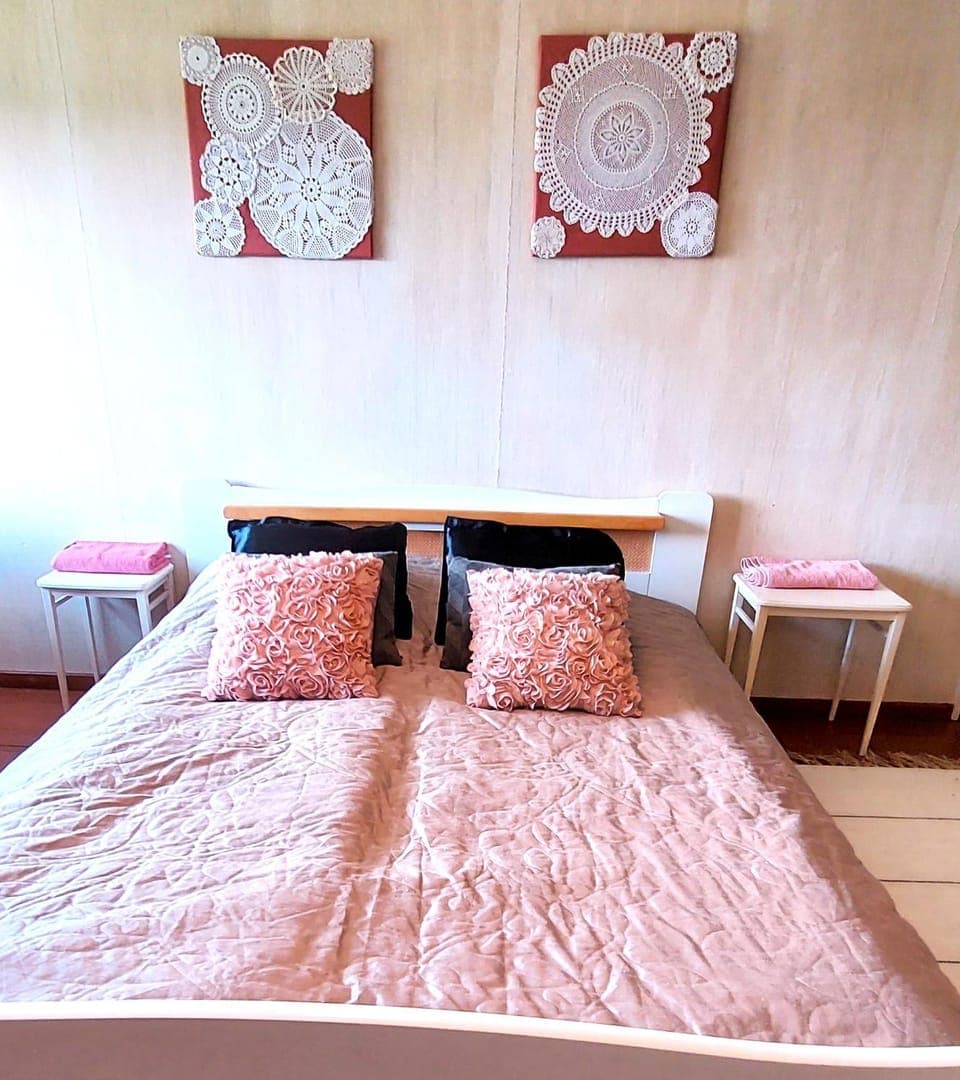Bed, Bedroom, hair dresser