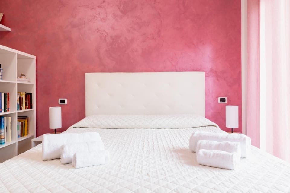 Bedroom, towels, air conditioner