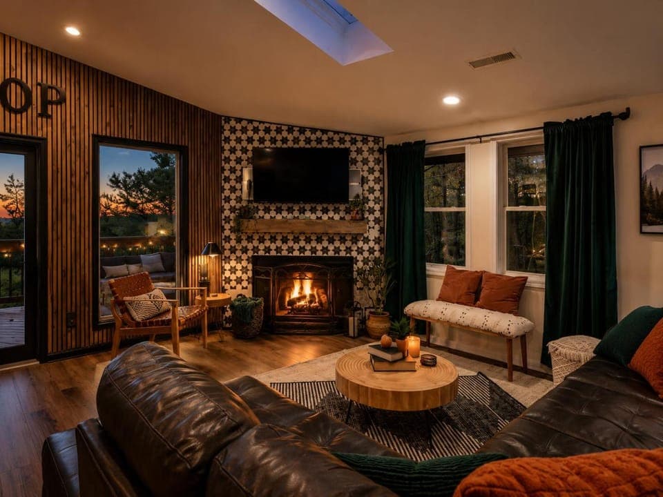 Ski Slope Views Hot Tub & Best Resort Spot! House in Massanutten