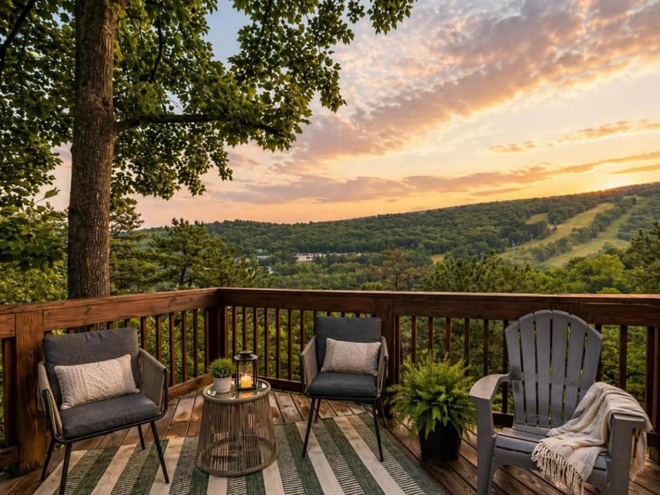 Ski Slope Views Hot Tub & Best Resort Spot! House in Massanutten