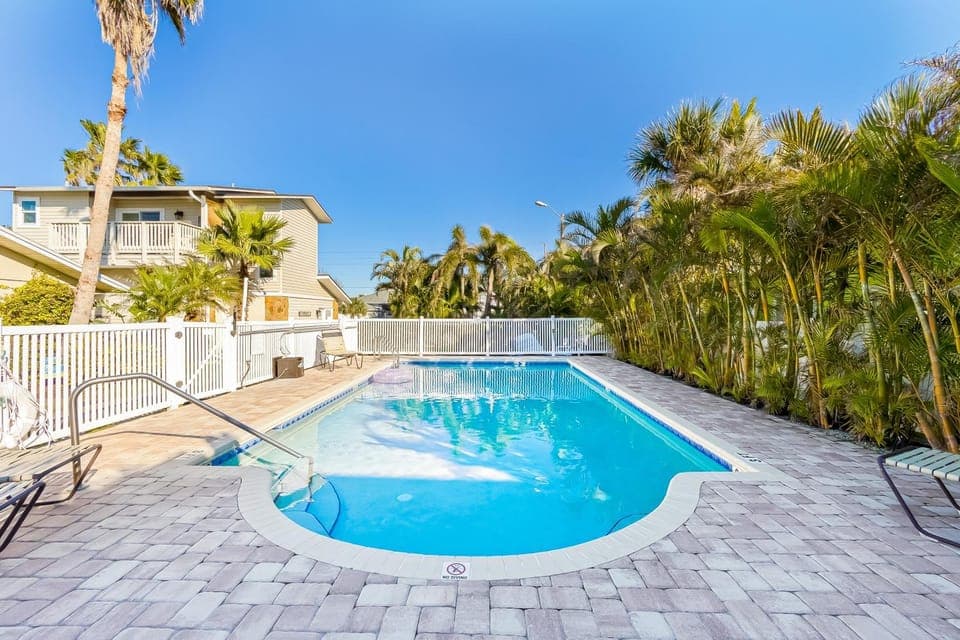 Beachy Keen Cottage House in Belleair Beach