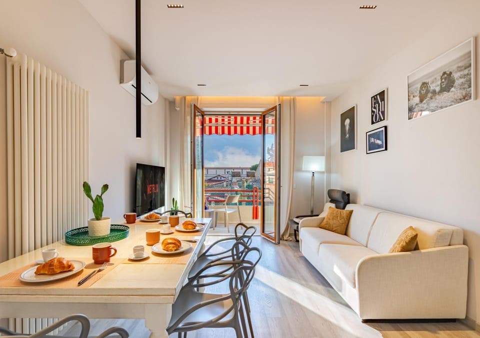 Living room, Dining area