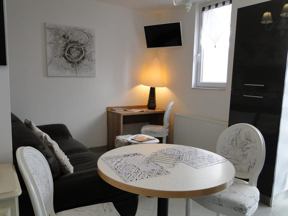 Seating area, Dining area