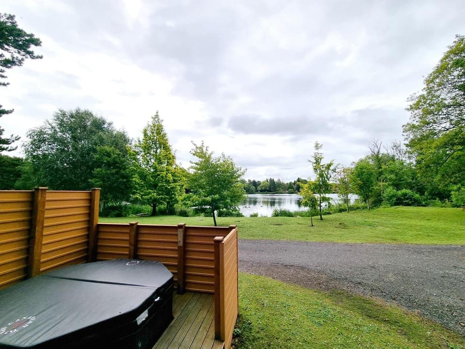Property building, Hot Tub, Lake view