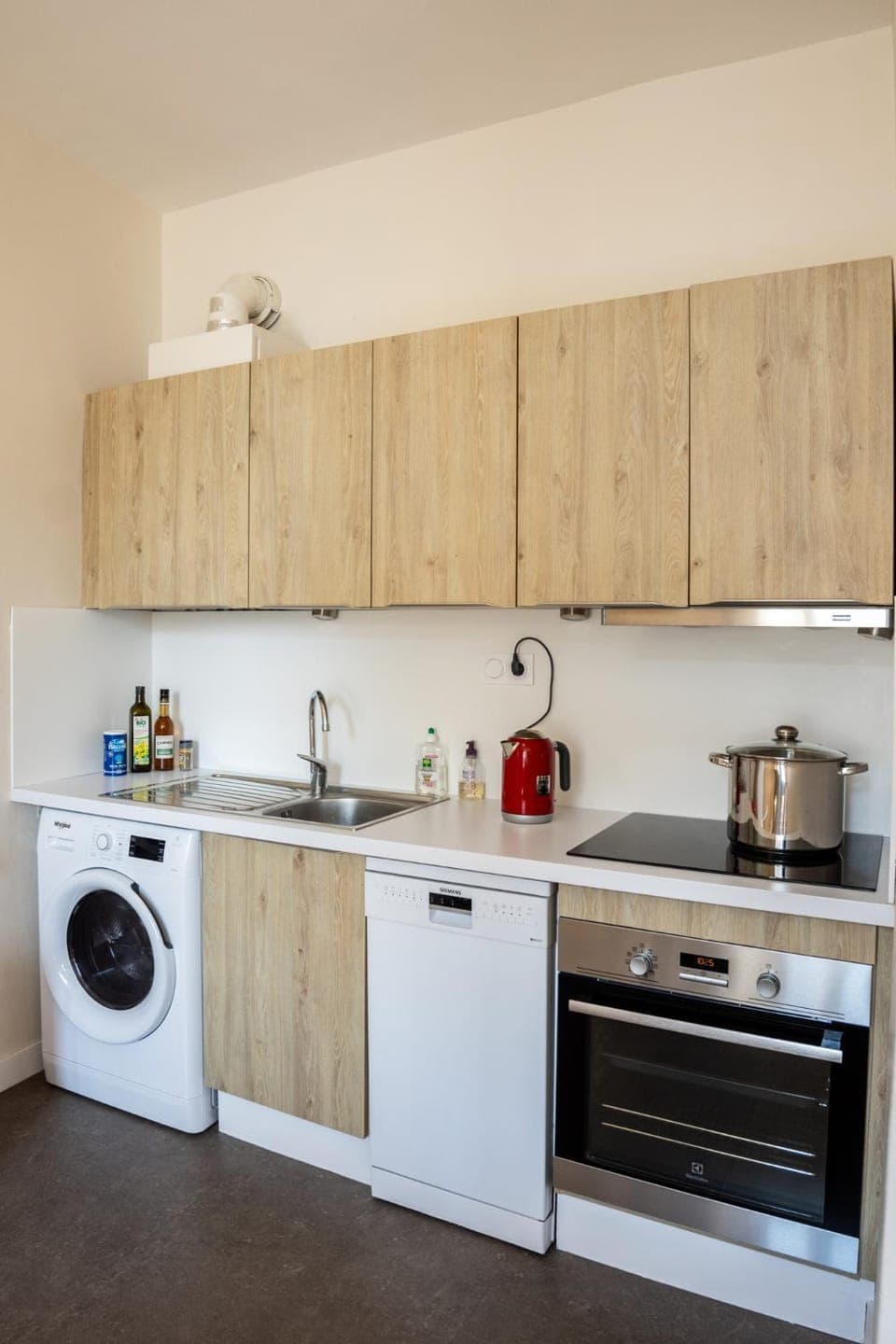 Kitchen or kitchenette, dishwasher, pet friendly, stove, washing machine, dryer