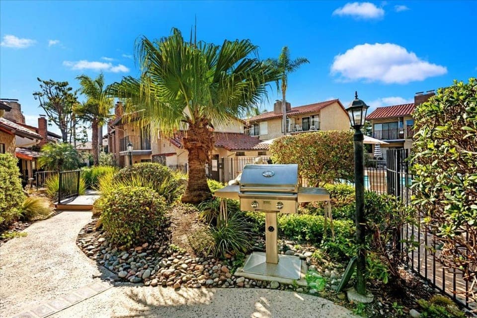 Property building, BBQ facilities, Swimming pool