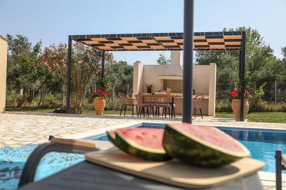 BBQ facilities, Garden, Dining area, Swimming pool