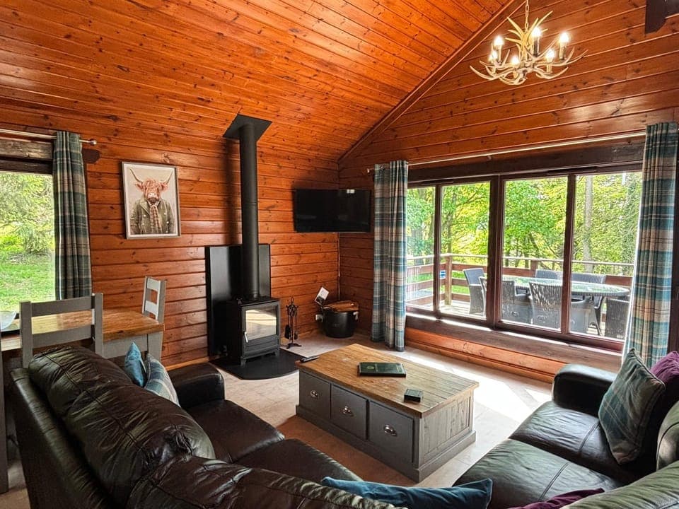 TV and multimedia, Living room, Seating area, fireplace