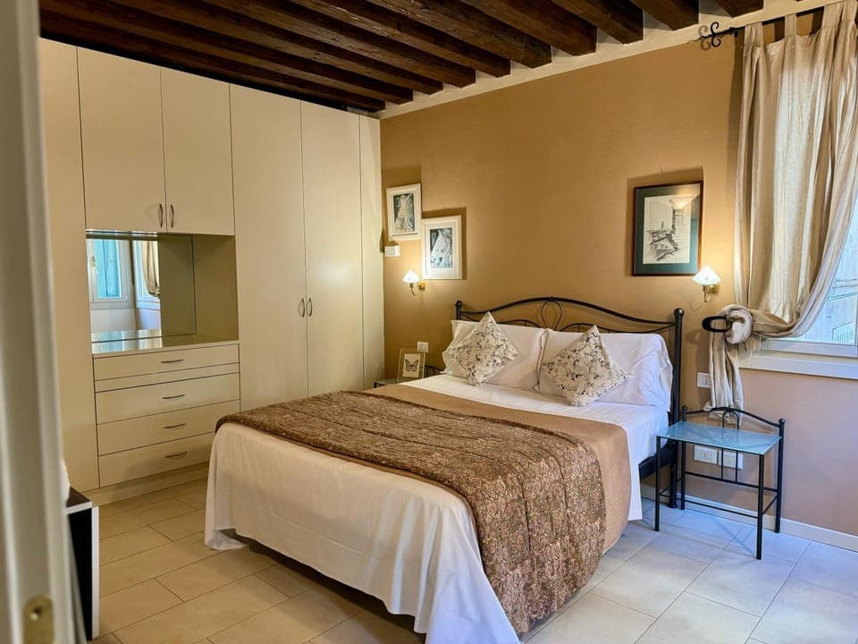 Bed, Photo of the whole room, Bedroom, wardrobe