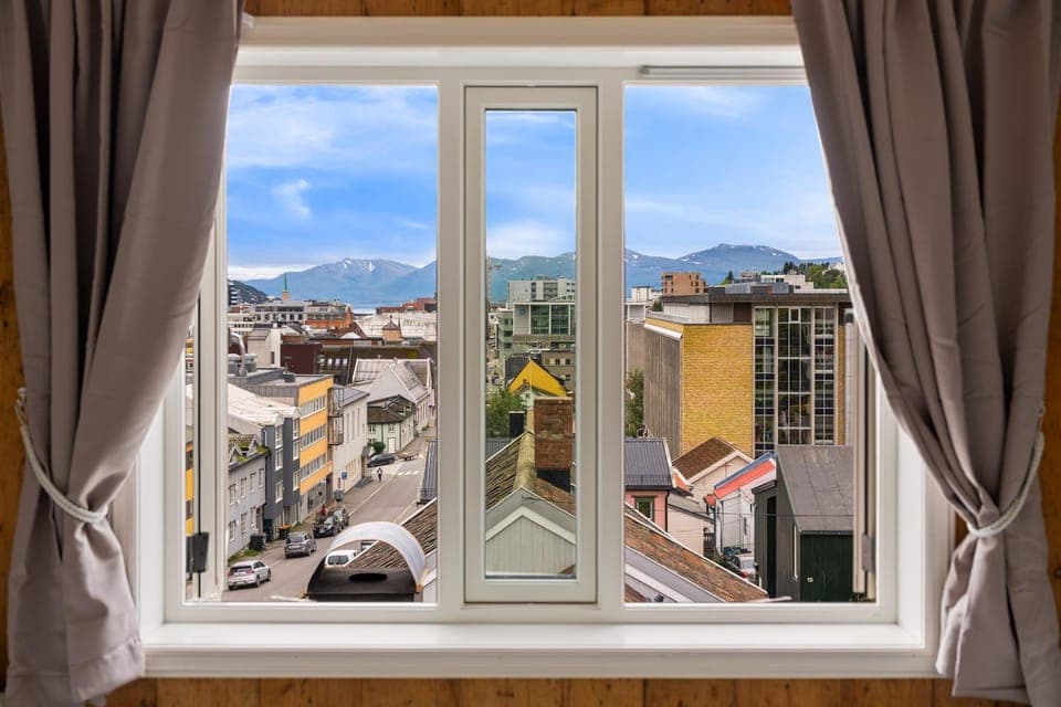 Bird's eye view, View (from property/room), View (from property/room), City view, City view, Garden view, Lake view, Landmark view, Mountain view, River view, Sea view, Sea view