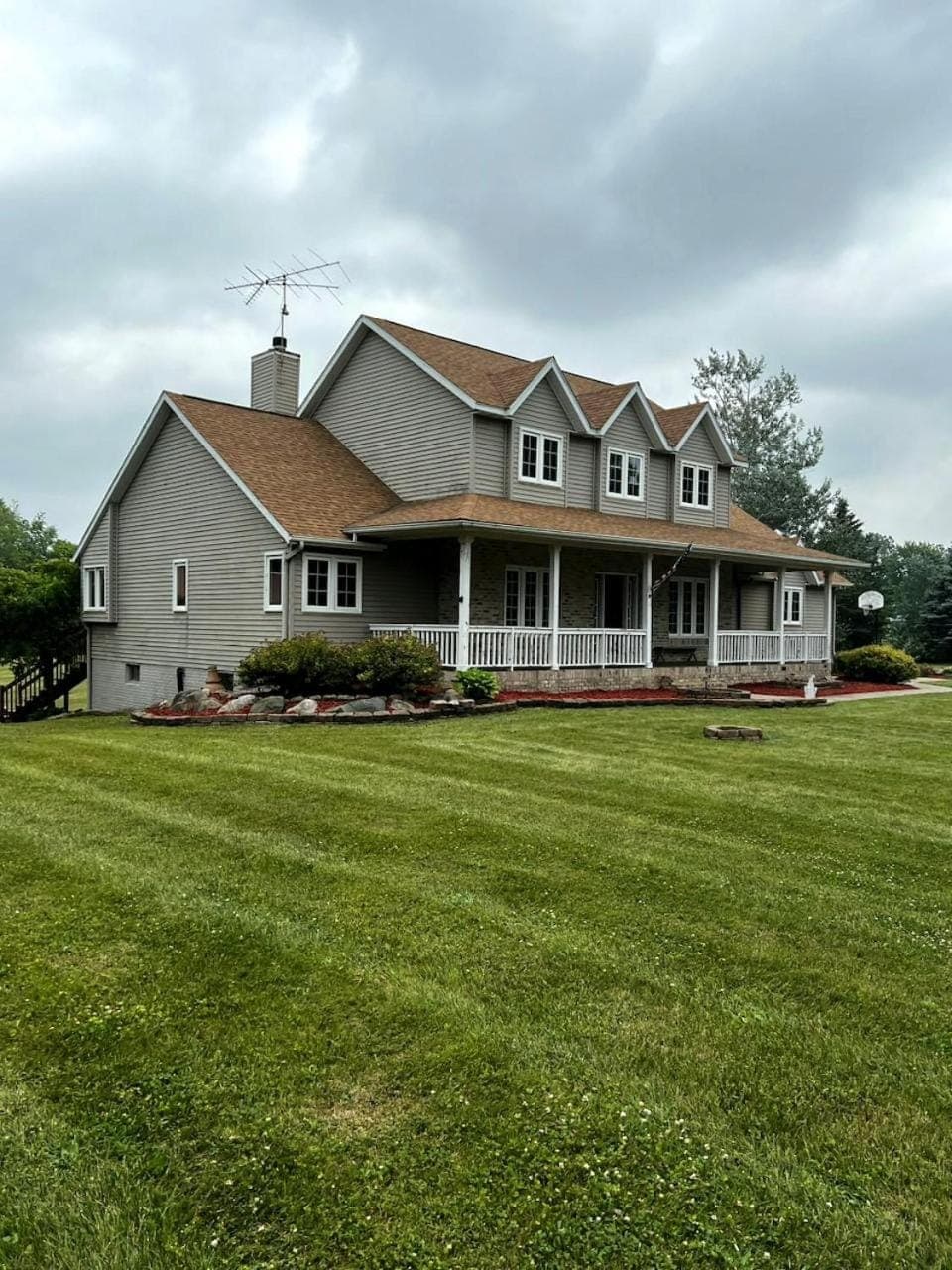 House On Grass Runway with Fly-In/Fly-Out Access House in Ohio
