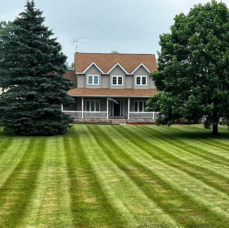 House On Grass Runway with Fly-In/Fly-Out Access House in Ohio