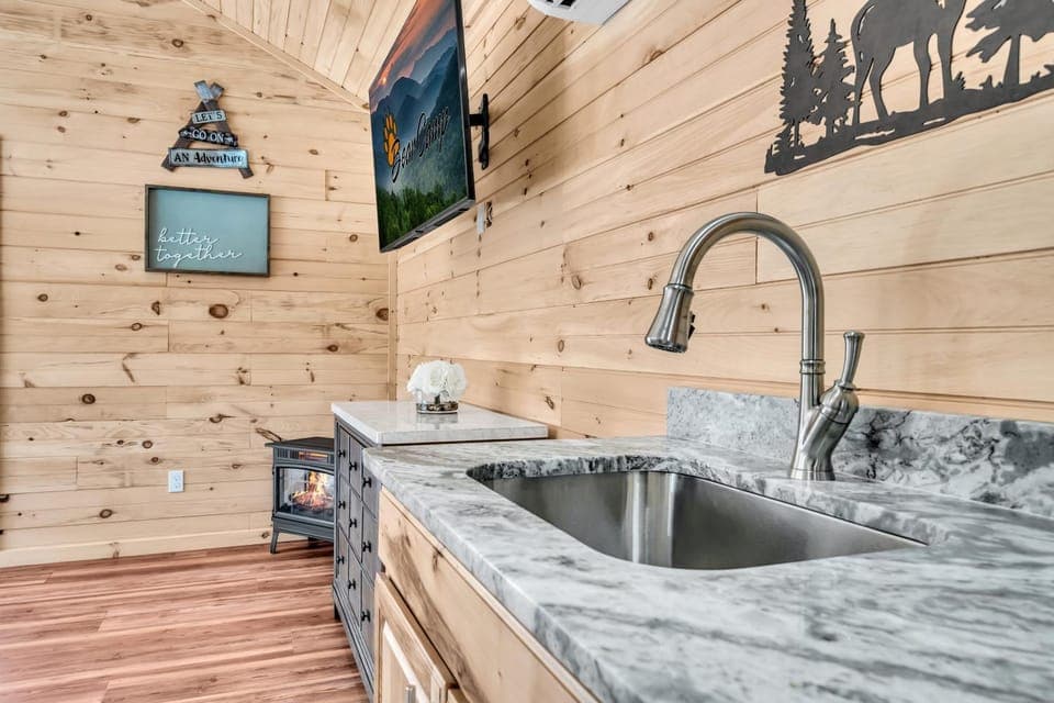 The Chalet At Greenbriar Creek - Pickleball Court, Creek, WIFI, Mountain Views, Starting at 79" House in Cosby