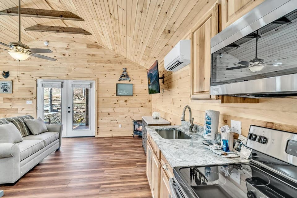 The Cottage At Greenbriar Creek - Pickleball Court, Creek, WIFI, Mountain Views, Starting at 79" House in Cosby