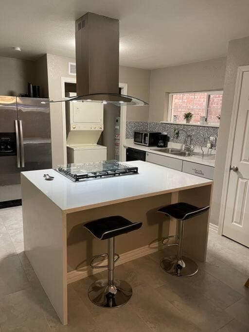 Kitchen or kitchenette, Dining area, dishwasher, minibar, pet friendly, stove