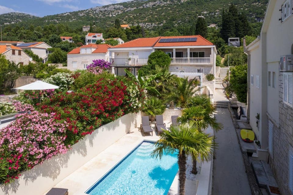Property building, Pool view