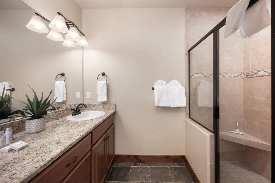 Shower, Bathroom, Bath, towels