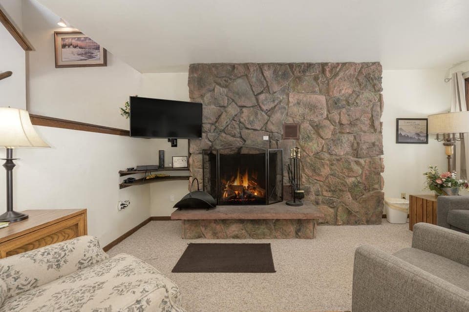 TV and multimedia, Living room, fireplace, furniture