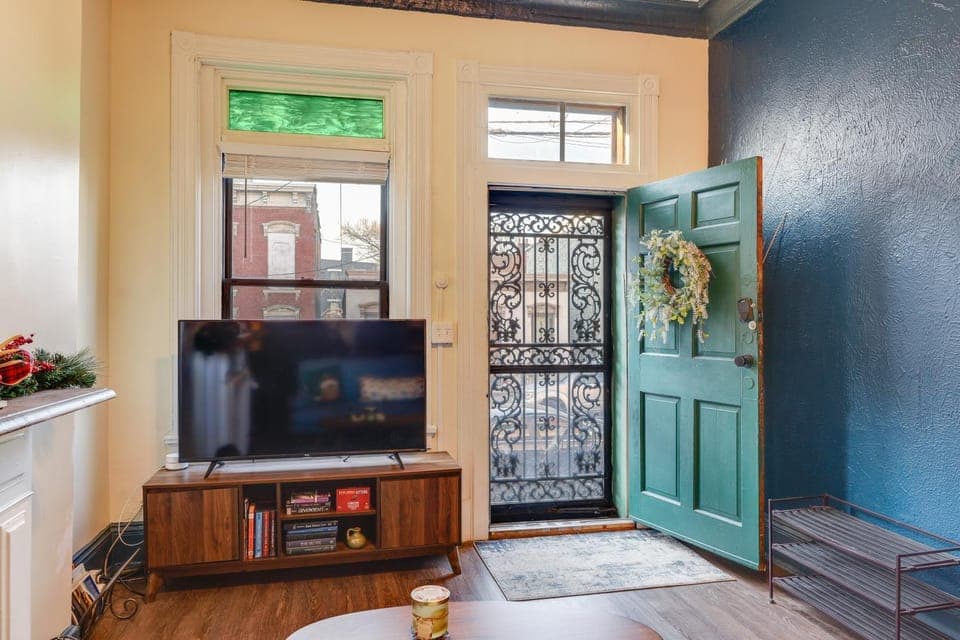 Cincinnati Retreat w/ Patio & Grill! House in Over The Rhine