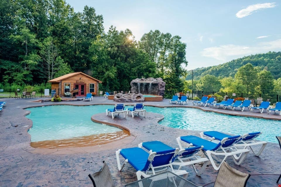 Gatlinburg Mountain Cabin: 4 Mi to National Park! Cabin in Pittman Center