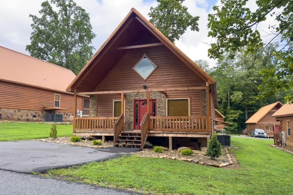 Gatlinburg Mountain Cabin: 4 Mi to National Park! Cabin in Pittman Center